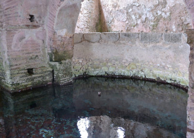 La vasca per il l battesimo nel Battistero paleocristiano di San Giovanni in Fonte, Padula