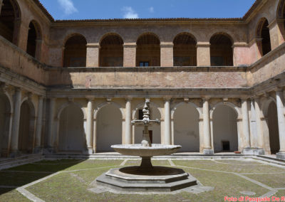 Il chiostro della foresteria nella Casa Alta della Certosa di San Lorenzo a Padula