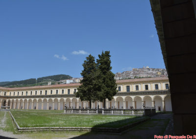 Il chiostro maggiore di 12.000 mq. della Certosa di San lorenzo a Padula
