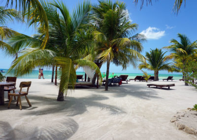 Bar-Ristorante-su-siaggia--Holbox---Diario-di-viaggio-in-Messico