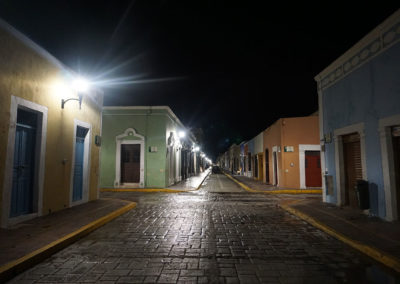 Calle-Campeche-di-notte - Diario di viaggio in Messico