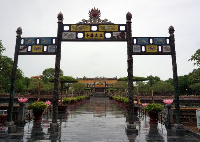 Ponte-(Trung-Dao)-e-Palazzo-della-suprema-armonia-(Dien-Thai-Hoa-)--Cittadella-di-Hue