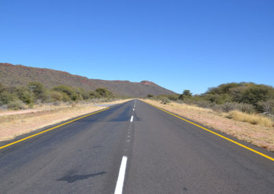 Strada in prossimità del Waterberg - Diario di viaggio in Namibia