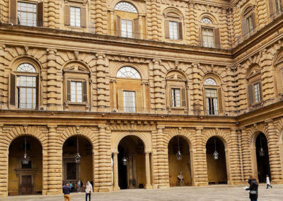 Il-cortile-interno-di-palazzo-Pitti