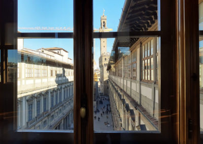 Il cortile interno attraverso le finestre degli Uffizi - 3 giorni a Firenze