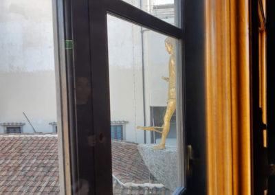 L'opera riflessa nello specchio attraverso le finestre degli Uffizi - 3 giorni a Firenze