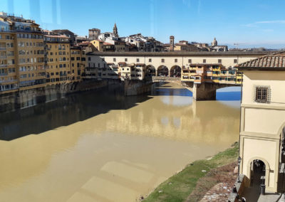 Il corridoio Vasariano e Ponte vecchio dal I piano degli Uffizi - 3 giorni a Firenze