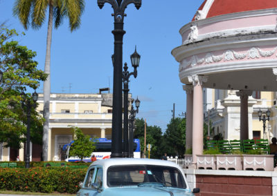 -Cenador ed auto d'epoca Parco Josè Martì, Cienfuegos - Diario di viaggio a Cuba