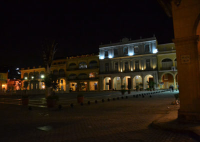 -La sera Plaza Vieja, L'Avana - Diario di viaggio a Cuba