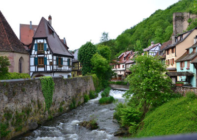 Case a graticcio sul fiume Weiss dal-ponte fortificato, Kaysersberg - Diario di viaggio in Alsazia