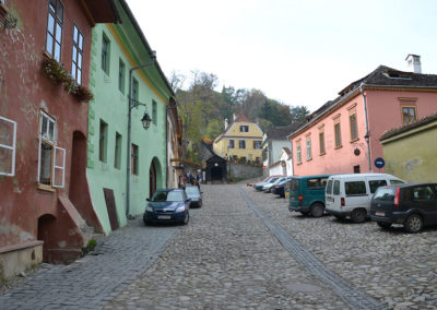 trada Scolil con la scala coperta sullo fondo - Diario di viaggio in Transilvania - Romania