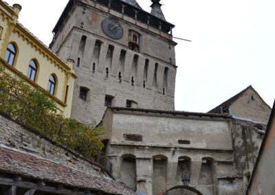Strada Turnului, con Sala Sander e Torre dell'orologio, Sighisoara - Diario di viaggio in Transilvania - Romania.