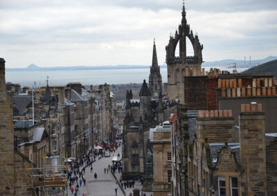 anorama da Camera Obscura su High Street Royal Mile con Cathedral of St Giles e mare sullo sfondo Diario di viaggio in Scozia.