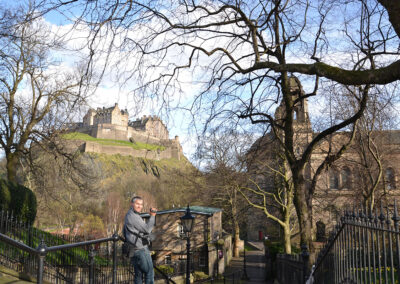Collina con castello di Edimburgo dal basso - Diario di viaggio in Scozia