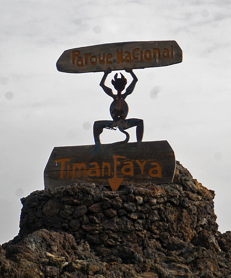 El-Diablo-di-Manrique-all'ingresso-del--Parque-National-Timanfaya,-Lanzarote.
