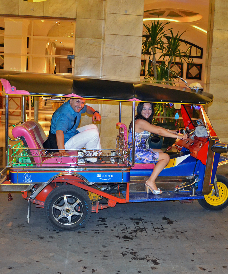 Esperienza-con-i--tuk-tuk-Bangkok