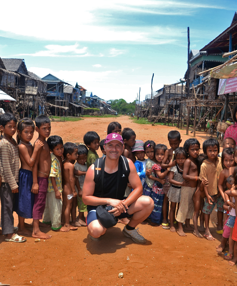 Kampong-Phluk-Floating-Village,-i-bambini-