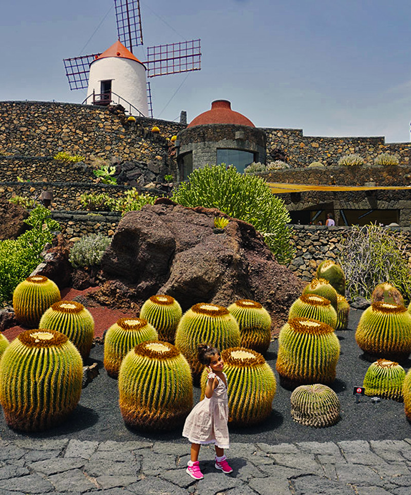 La-piccola-nel-Jardin-de-Cactus,Guatiza,-Lanzarote