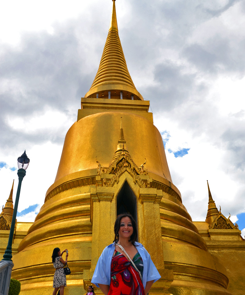 Phra-Si-Rattana-Chedi,-Wat-Phra-Kaew,-Bangkok