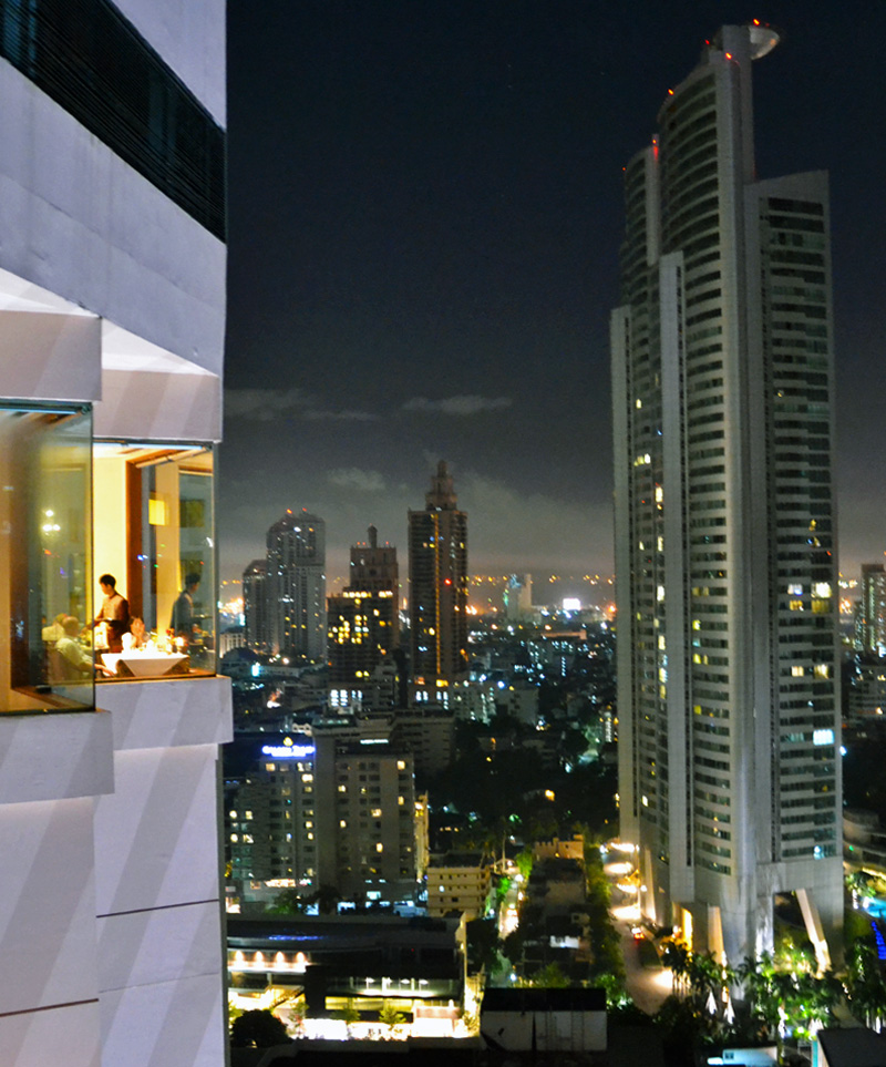 Rembrandt-Hotel,-Bangkok-di-sera