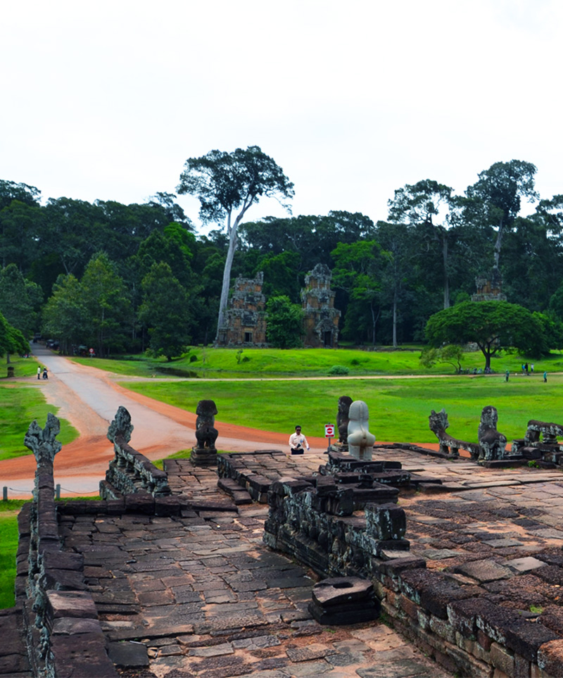 Terrazza-del-Re-Lebbroso-e-Suor-Prat-Tower,-Ankor-Thom,-Siem-Reap