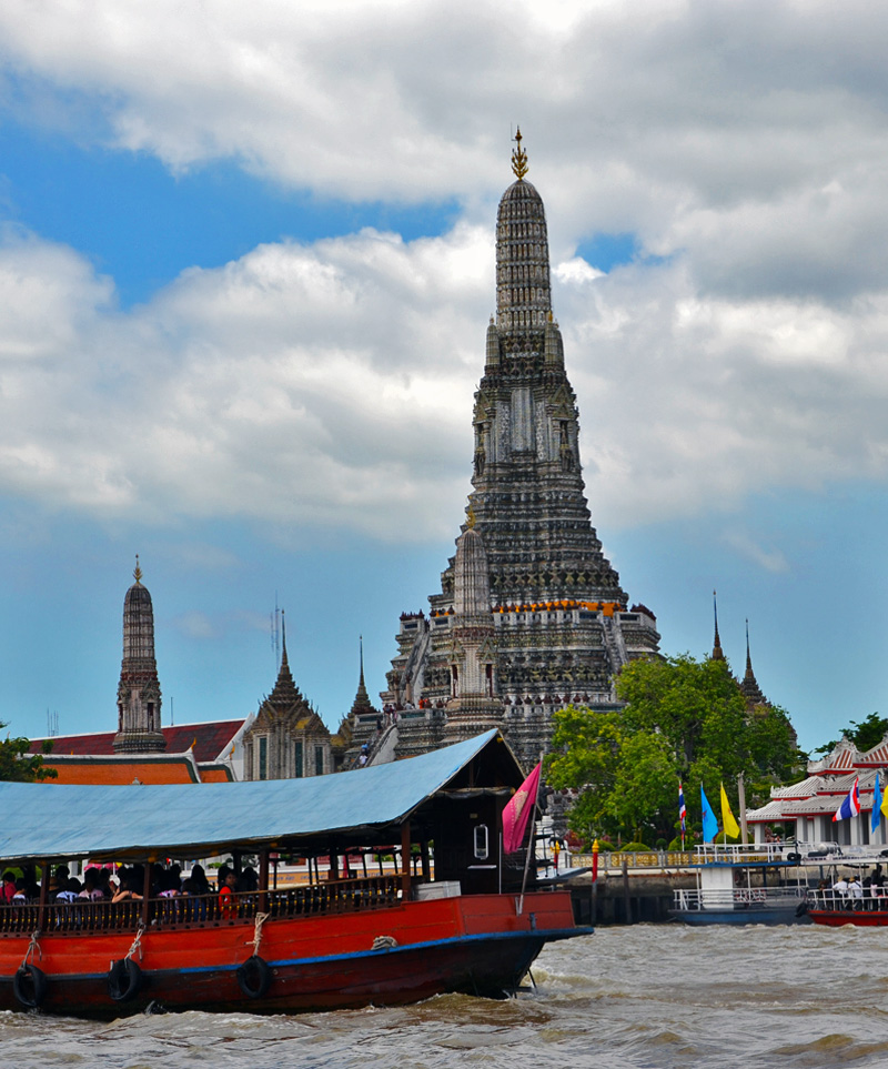 Wat-Arun-dal--fiume-Chao-Phraya,-Bangkok