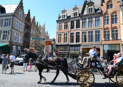 Grote Markt (Piazza del Mercato), lato occidentale,-Bruges