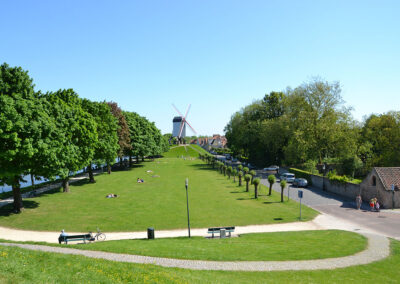 Parco di Kruisvest con mulino,-Bruges