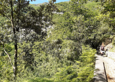 Le prime discese del sentiero per la valle delle Ferriere