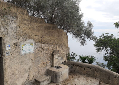 La fontanella sulle scale in discesa da Ravello verso Minori