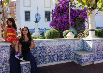 Azulejos e bouganville , Miradouro de Santa Luzia, Lisbona